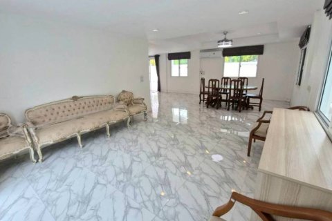 Casa de 3 dormitorios en Pattaya, Tailandia № 146900 - foto 6