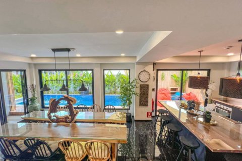 Chalet de 5 dormitorios en Surat Thani, Tailandia № 146901 - foto 10