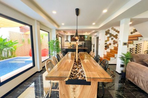Chalet de 5 dormitorios en Surat Thani, Tailandia № 146901 - foto 9