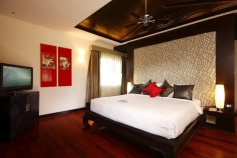 Casa de 3 dormitorios en Bang Tao, Tailandia № 177781 - foto 4