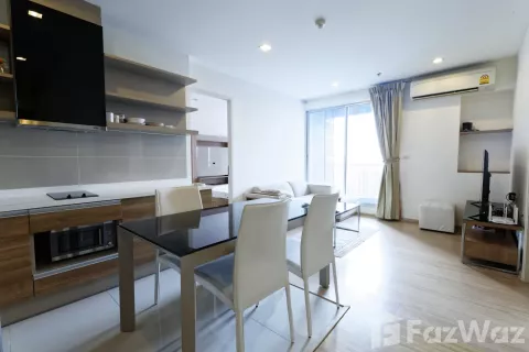 Condominio de 2 dormitorios en Khlong Toei, Bangkok, Tailandia № 134410