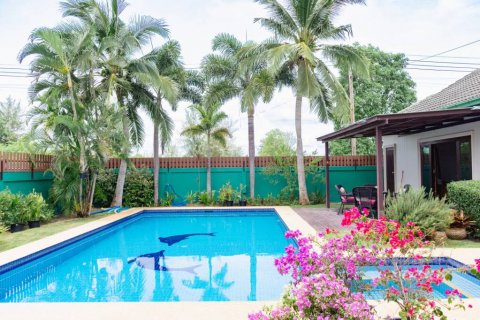 Chalet de 4 dormitorios en Hua Hin, Tailandia № 134717 - foto 3