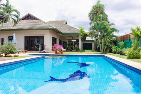 Chalet de 4 dormitorios en Hua Hin, Tailandia № 134717 - foto 2