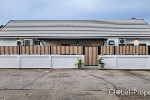 Casa de 3 dormitorios en Pattaya, Tailandia № 152370 - foto 5