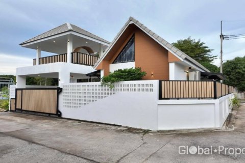 Casa de 3 dormitorios en Pattaya, Tailandia № 152370