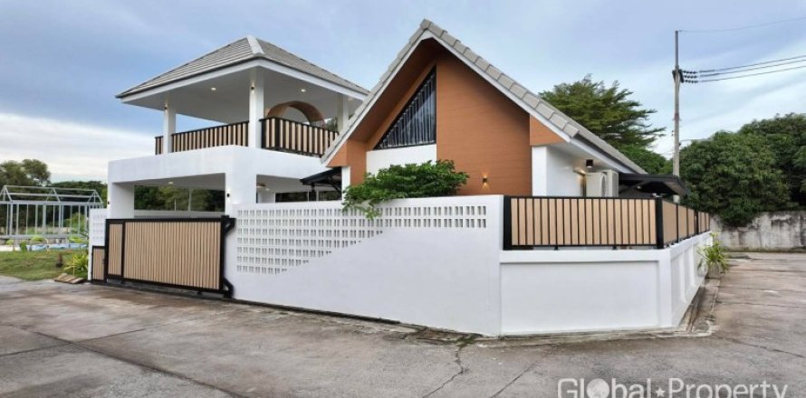 Casa de 3 dormitorios en Pattaya, Tailandia № 152370