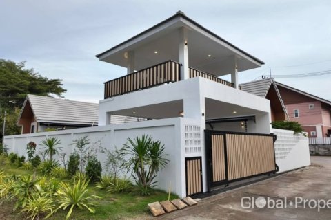 Casa de 3 dormitorios en Pattaya, Tailandia № 152370 - foto 3