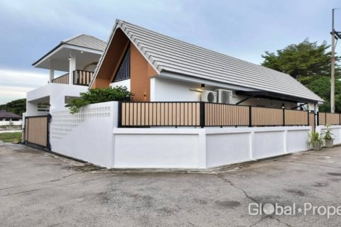 Casa de 3 dormitorios en Pattaya, Tailandia № 152370 - foto 4