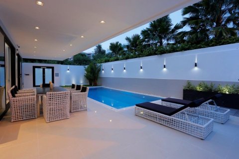 Casa de 6 dormitorios en Pattaya, Tailandia № 8849 - foto 7