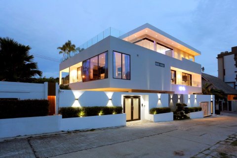 Casa de 6 dormitorios en Pattaya, Tailandia № 8849 - foto 3
