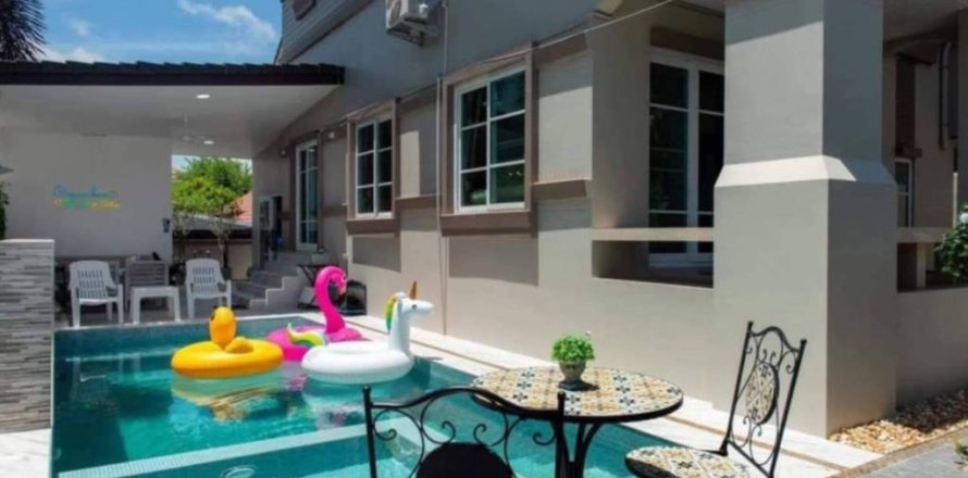 Chalet de 4 dormitorios en Pattaya, Tailandia № 172890