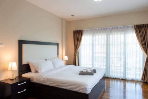 Chalet de 4 dormitorios en Pattaya, Tailandia № 172890 - foto 8