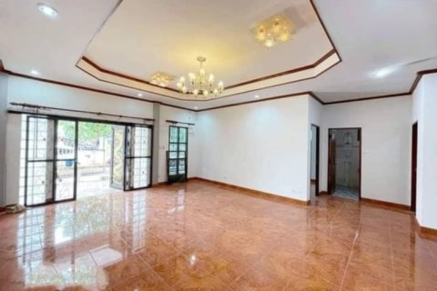 Casa de 3 dormitorios en Pattaya, Tailandia № 157637 - foto 4