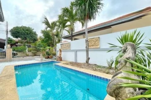 Casa de 3 dormitorios en Pattaya, Tailandia № 157637 - foto 3