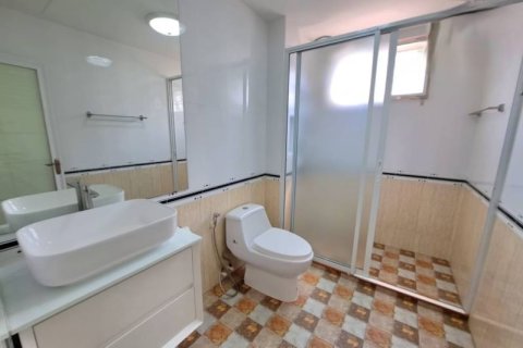 Casa de 3 dormitorios en Pattaya, Tailandia № 157635 - foto 10