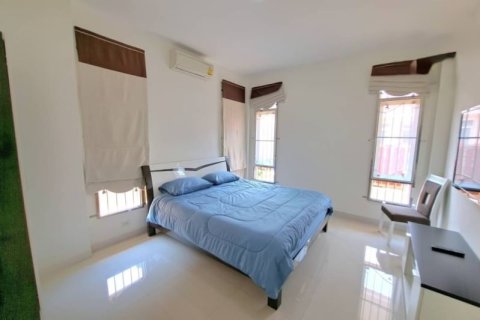 Casa de 3 dormitorios en Pattaya, Tailandia № 157635 - foto 11