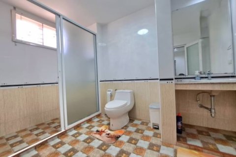 Casa de 3 dormitorios en Pattaya, Tailandia № 157635 - foto 16