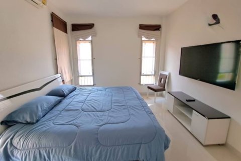Casa de 3 dormitorios en Pattaya, Tailandia № 157635 - foto 12
