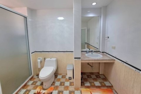 Casa de 3 dormitorios en Pattaya, Tailandia № 157635 - foto 17