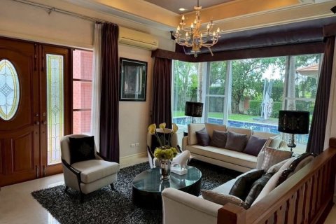 Chalet de 5 dormitorios en Taling Chan, Bangkok, Tailandia № 140718 - foto 3