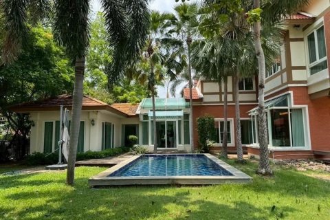 Chalet de 5 dormitorios en Taling Chan, Bangkok, Tailandia № 140718 - foto 2