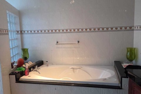 Villa in Kathu, Thailand 4 Schlafzimmer № 154721 - Foto 9