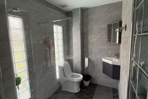 Chalet de 3 dormitorios en Cha-am, Tailandia № 167269 - foto 6