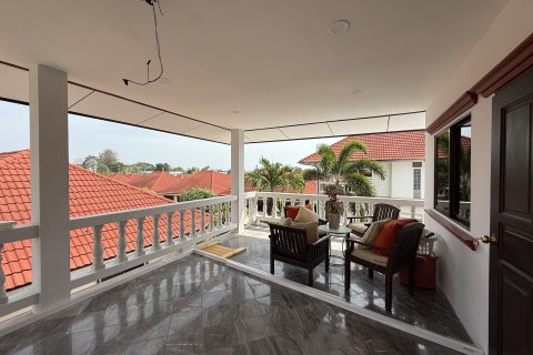 Chalet de 3 dormitorios en Cha-am, Tailandia № 167269 - foto 20