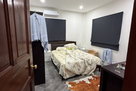 Chalet de 3 dormitorios en Cha-am, Tailandia № 167269 - foto 11