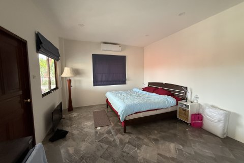 Chalet de 3 dormitorios en Cha-am, Tailandia № 167269 - foto 10