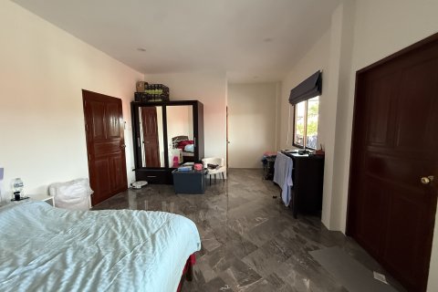 Chalet de 3 dormitorios en Cha-am, Tailandia № 167269 - foto 13