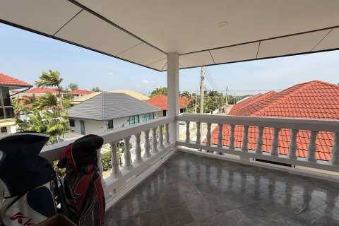 Chalet de 3 dormitorios en Cha-am, Tailandia № 167269 - foto 17
