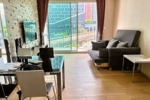 Condominio de 2 dormitorios en Khlong Toei, Bangkok, Tailandia № 114017 - foto 2