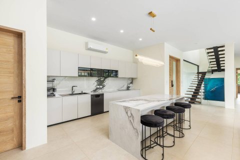 Casa de 4 dormitorios en Phuket, Tailandia № 180655 - foto 16