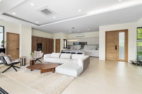 Casa de 4 dormitorios en Phuket, Tailandia № 180655 - foto 14