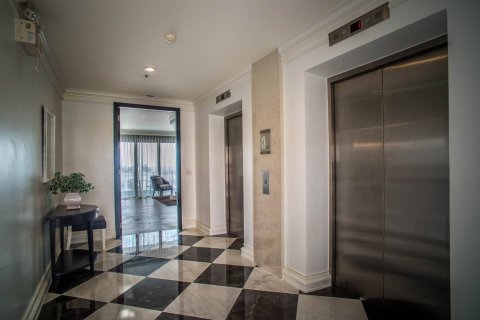 Ático de 3 dormitorios en Bangkok, Tailandia № 180658 - foto 18