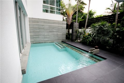 Casa de 4 dormitorios en Sathon, Bangkok, Tailandia № 143870