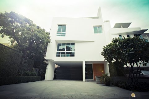 Casa de 4 dormitorios en Sathon, Bangkok, Tailandia № 143870 - foto 2