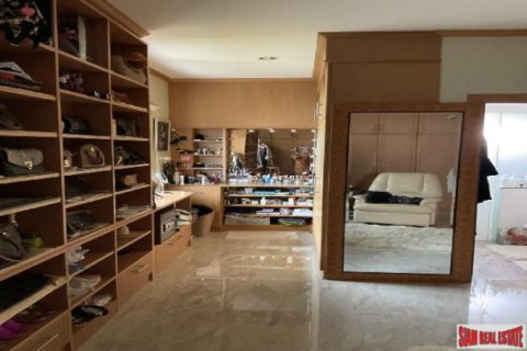 Casa de 4 dormitorios en Pattaya, Tailandia № 203031 - foto 5