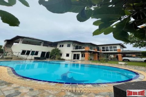 House in Pattaya, Thailand 4 bedrooms № 203031