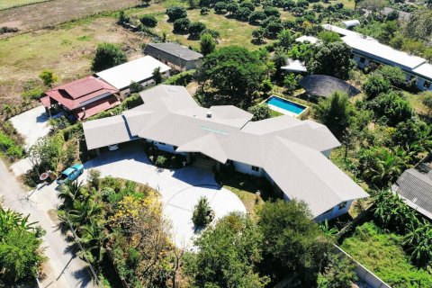 Chalet de 6 dormitorios en Chiang Mai, Tailandia № 159998 - foto 2