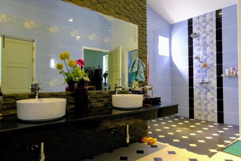Chalet de 6 dormitorios en Chiang Mai, Tailandia № 159998 - foto 22
