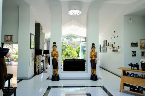 Chalet de 6 dormitorios en Chiang Mai, Tailandia № 159998 - foto 15