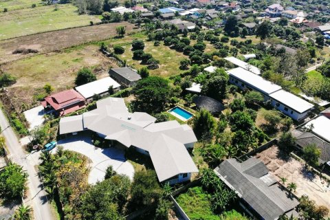 Chalet de 6 dormitorios en Chiang Mai, Tailandia № 159998 - foto 4