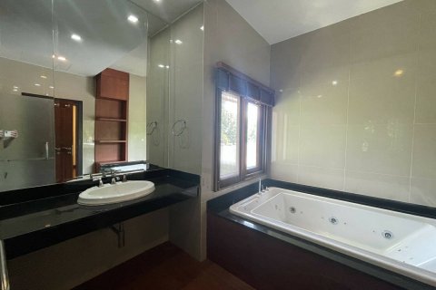 Casa de 4 dormitorios en Chiang Mai, Tailandia № 159996 - foto 21