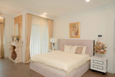 Chalet de 4 dormitorios en Bangkok, Tailandia № 133616 - foto 30