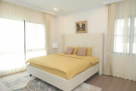 Chalet de 4 dormitorios en Bangkok, Tailandia № 133616 - foto 12