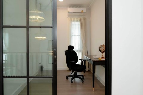 Chalet de 4 dormitorios en Bangkok, Tailandia № 133616 - foto 3