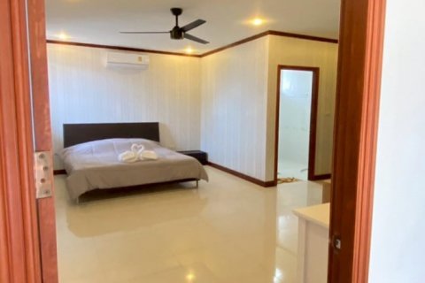 Haus in Pattaya, Thailand 4 Schlafzimmer № 133614 - Foto 24