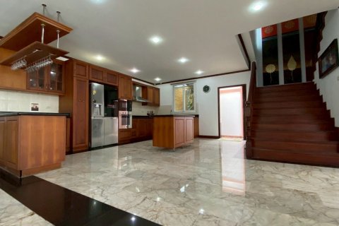 Haus in Pattaya, Thailand 4 Schlafzimmer № 133614 - Foto 9